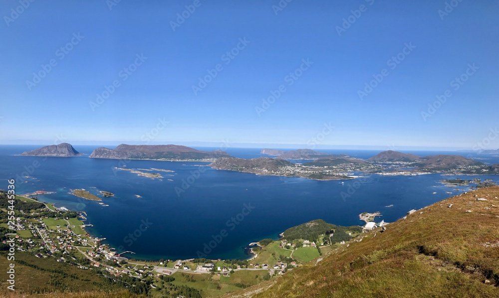 View over Herøy