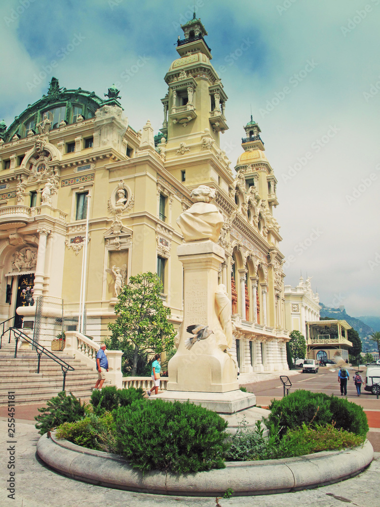 Fototapeta premium elegancki budynek kasyna w monaco