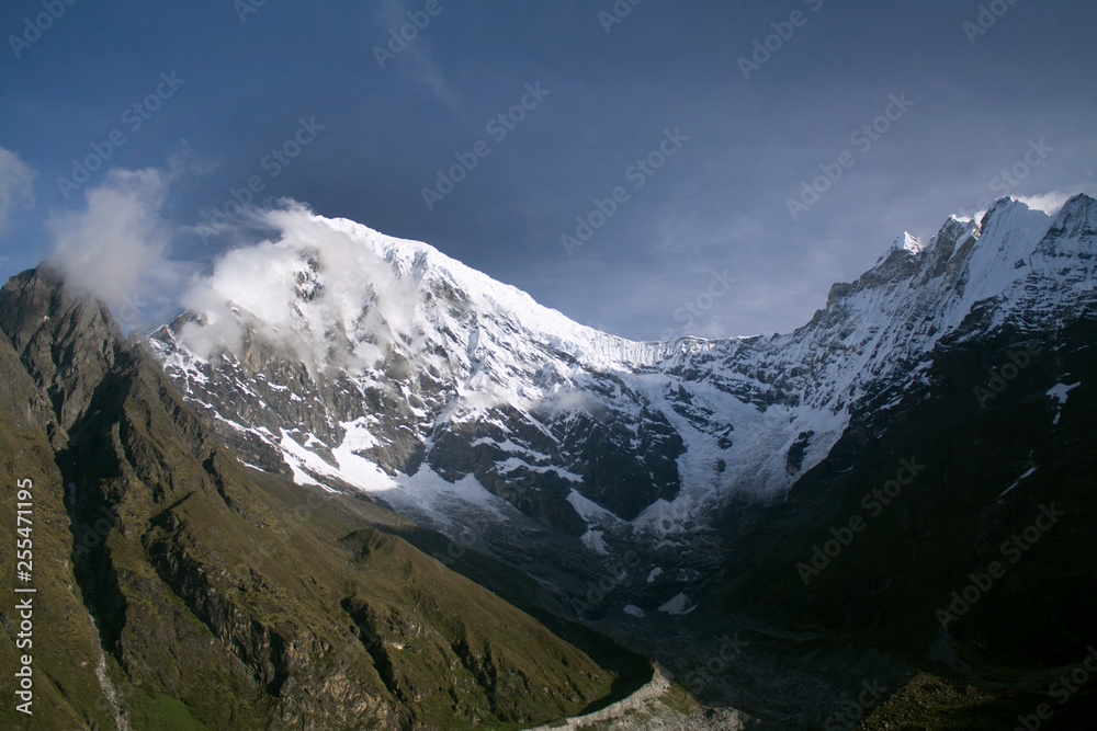 Fototapeta premium Langtang Lirung (7,243m)