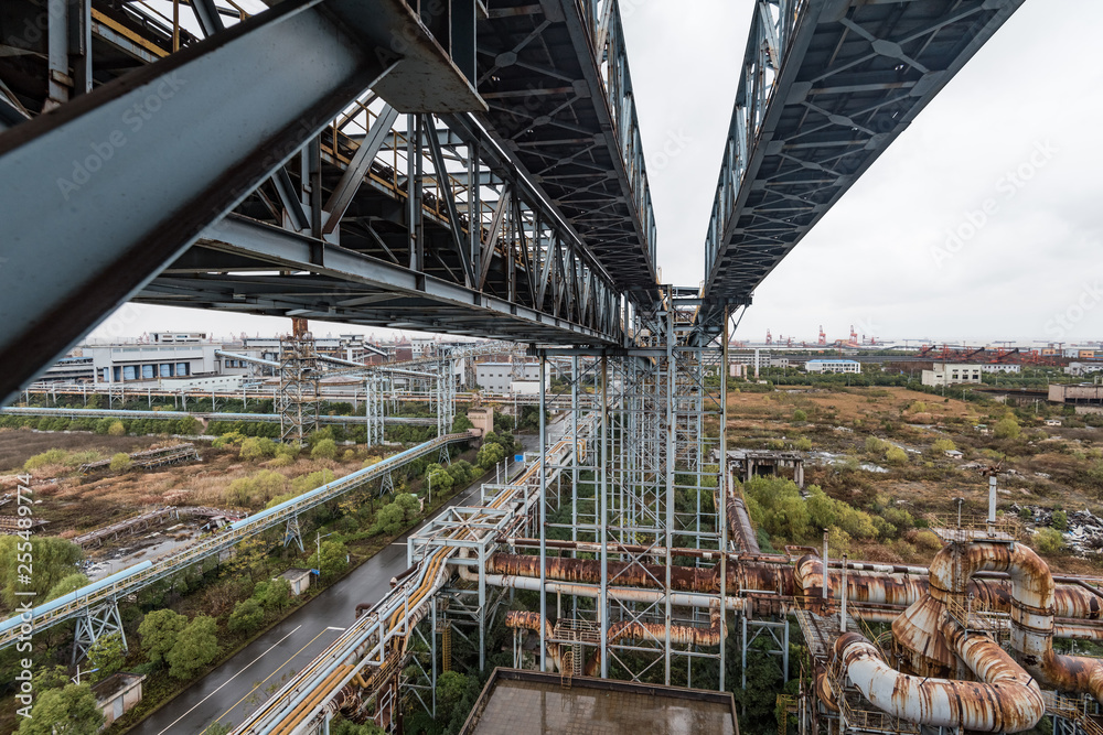 Fototapeta premium Steel framework at an abandoned factory