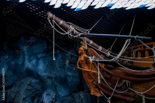 Leinwand Poster Russia, Vladivostok, July 2018: feed ship in Vladivostok aquarium
