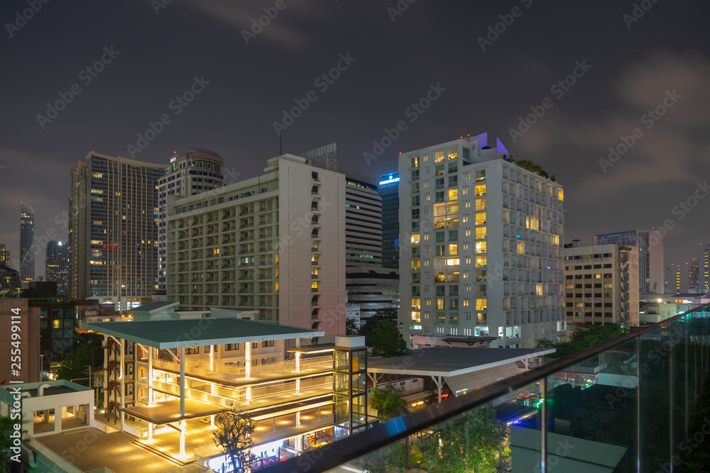 Naklejka premium Widok na bangkok o zmierzchu