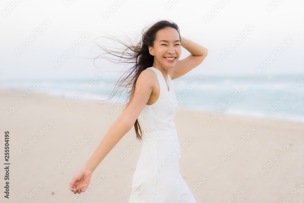 Portrait beautiful young asian woman happy and smile on the beach sea and ocean