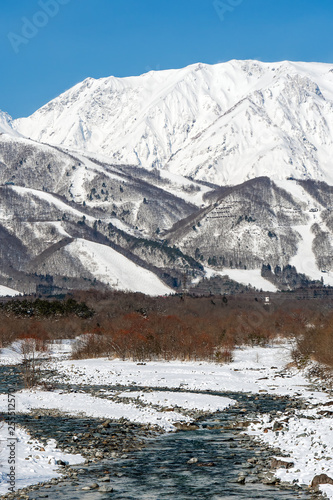 長野県白馬村 雪山と松川の雪景色