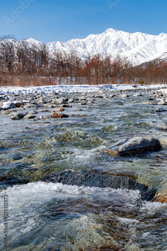 長野県白馬村 雪山と松川の雪景色
