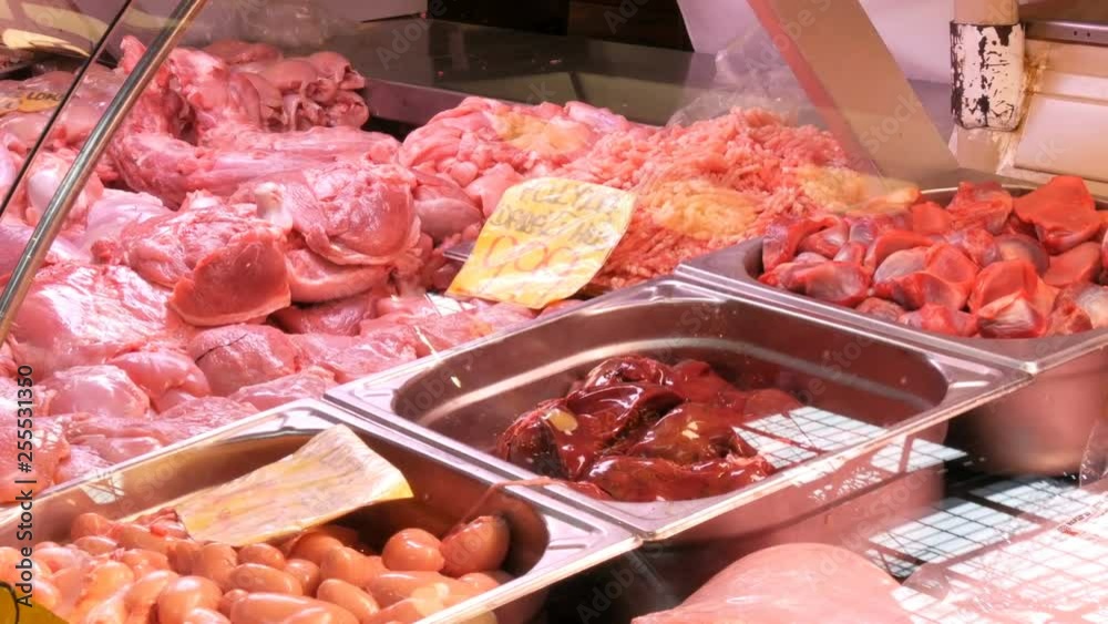 A large number of chicken giblets, entrails, wings, legs, stomachs, livers, hearts and other parts of the chicken carcass, inscription in Hungarian A large number of chicken giblets, entrails, wings, legs, stomachs, livers, hearts and other parts of the chicken carcass, inscription in Hungarian