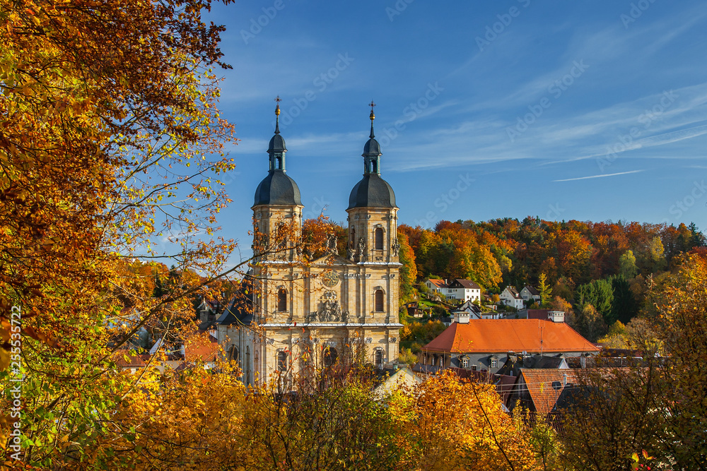Basilika Gößweinstein im Herbst am Tag