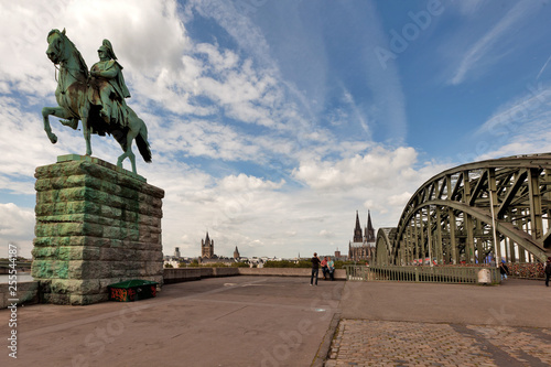 Köln mit Reiterdenkmal und Hohenzollern Brücke photo