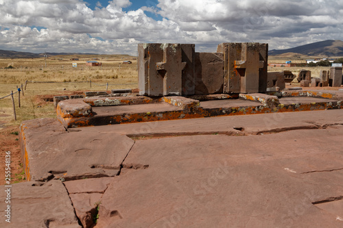 Ruiny stanowiska archeologicznego Tiahuanaco, Boliwia photo