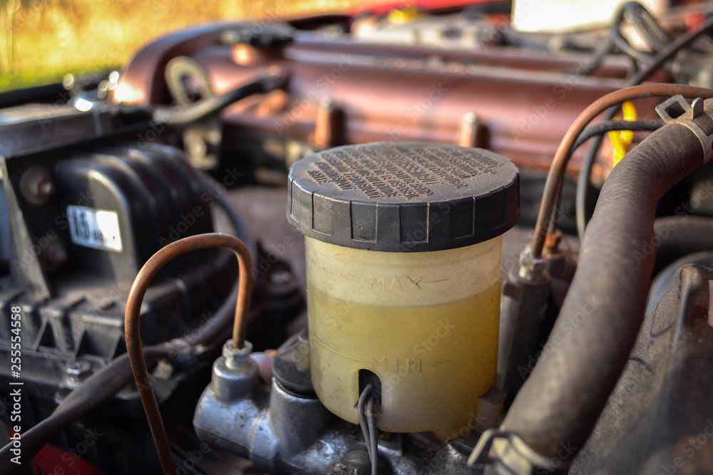 Foto mazda miata brake fluid