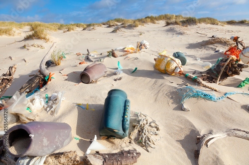 Plastikmüll am Strand 