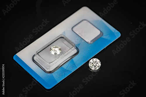 Certificated diamond with sealed package © pv