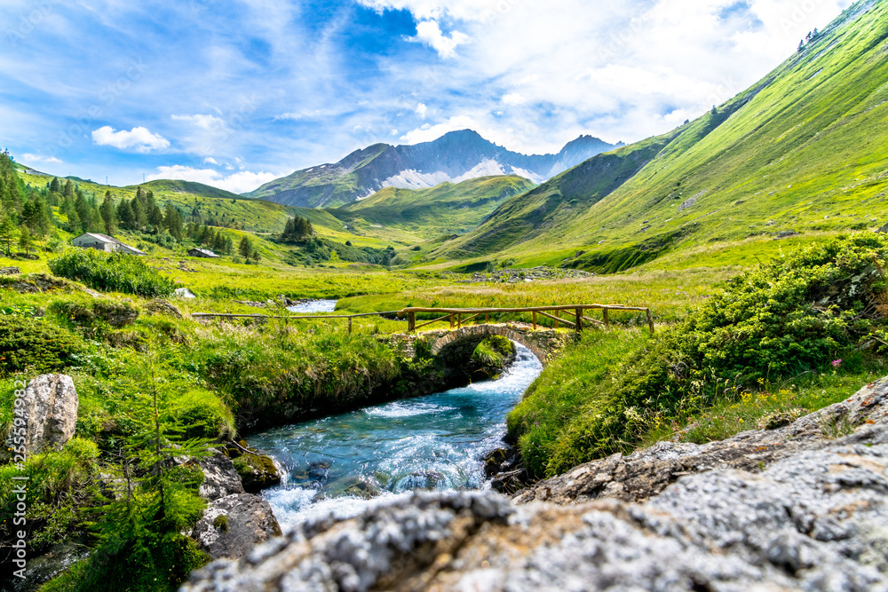 Paesaggio di montagna in estate a La Thuile, Alpi della Valle d'Aosta