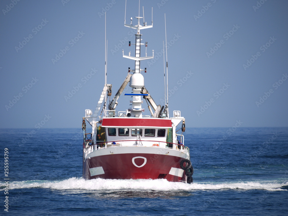 Fototapeta premium Fishing Boat Underway at Speed.