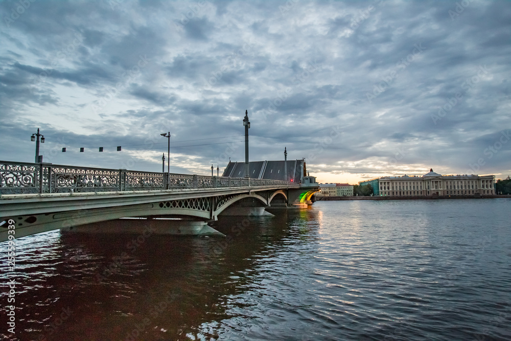 Fototapeta premium Saint Petersburg. View of the Neva. Annunciation Bridge. Petersburg. Russia in the summer. Cities of Russia. White nights in Petersburg. Travels in Russia.