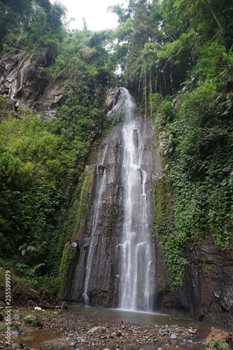 Fototapeta Naklejka Na Ścianę i Meble -  big natural waterfall