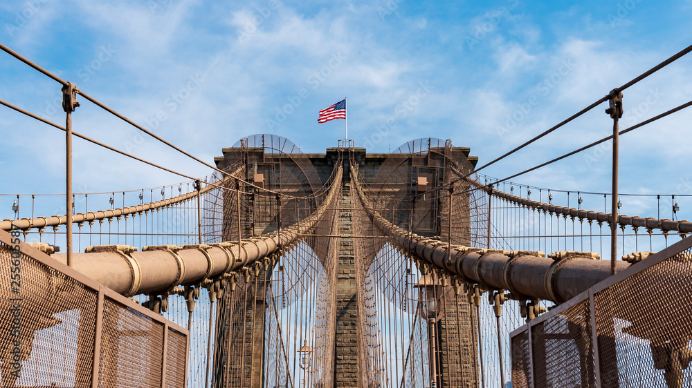 Fototapeta premium Brooklyn Bridge with American Flag