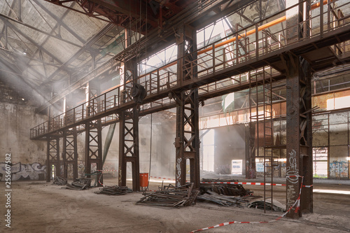 Alte Industriehalle im Ruhrgebiet, kurz vor dem Abriss photo