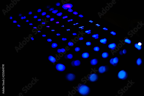 Tastatur, Licht, Farben, Gelb, Blau, Dunkel, Nacht, Bokeh, Buchstaben © mkstudio001