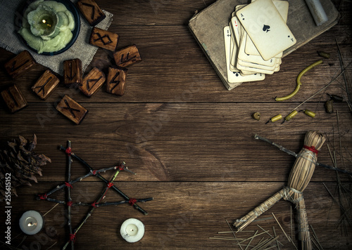 Foto Rural still life with elements of pagan magic