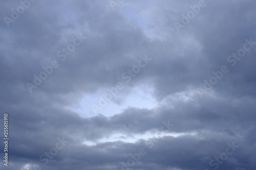 Fototapeta Naklejka Na Ścianę i Meble -  Dark evening sky with clouds