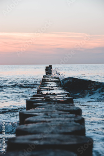 Wellenbrecher  Ostsee  Meer  Nordsee  Wellen  Hintergrund  Natur  Blau  Windig  Sonne  Urlaub  Erholung  Warm  kalt  