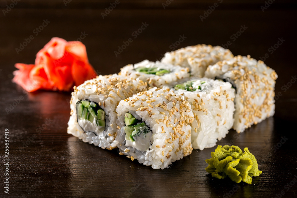 Sushi roll Sushi roll