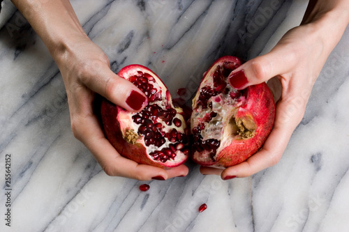 Photos woman hands opening a pomagranate