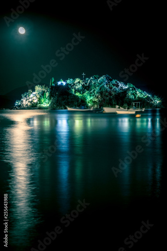Insel bei Nacht