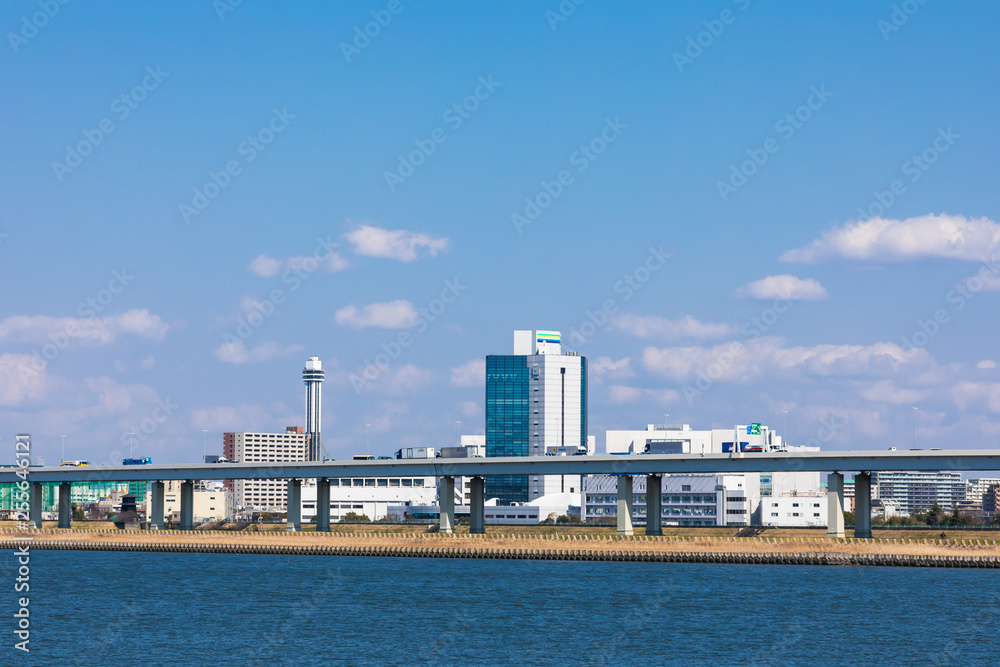 (東京都-都市風景)荒川岸から望む首都高速と江戸川区の風景１	