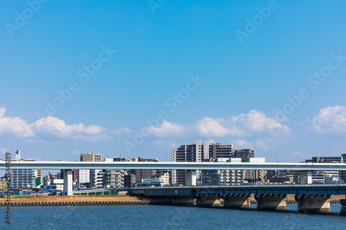 (東京都-都市風景)荒川岸から望む首都高速と江戸川区の風景６ © moarave