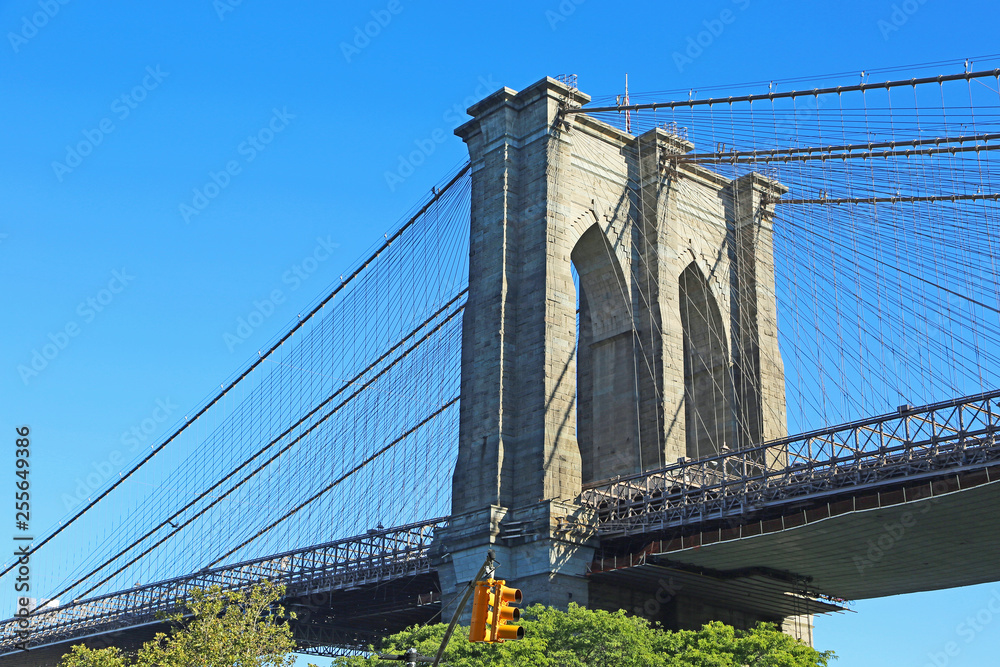 Obraz premium East pylon of Brooklyn Bridge - New York