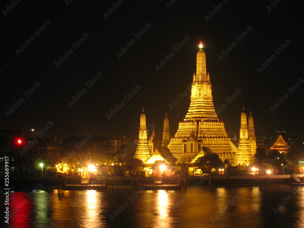 Wat Arun (Temple of Dawn) in Bangkok, Thailand Wat Arun (Temple of Dawn) in Bangkok, Thailand