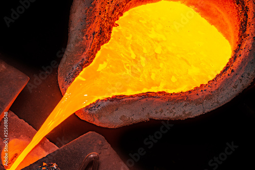metal casting process with high temperature fire in metal part factory