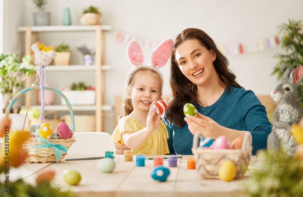 Fototapeta premium Family preparing for Easter