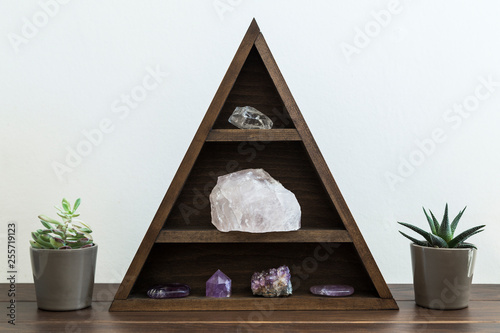 Fotografie Triangular Crystal Shelf with Succulent Plants either side on a Wooden Surface