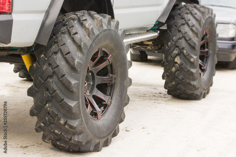 jeep suv car with big wheels jeep suv car with big wheels