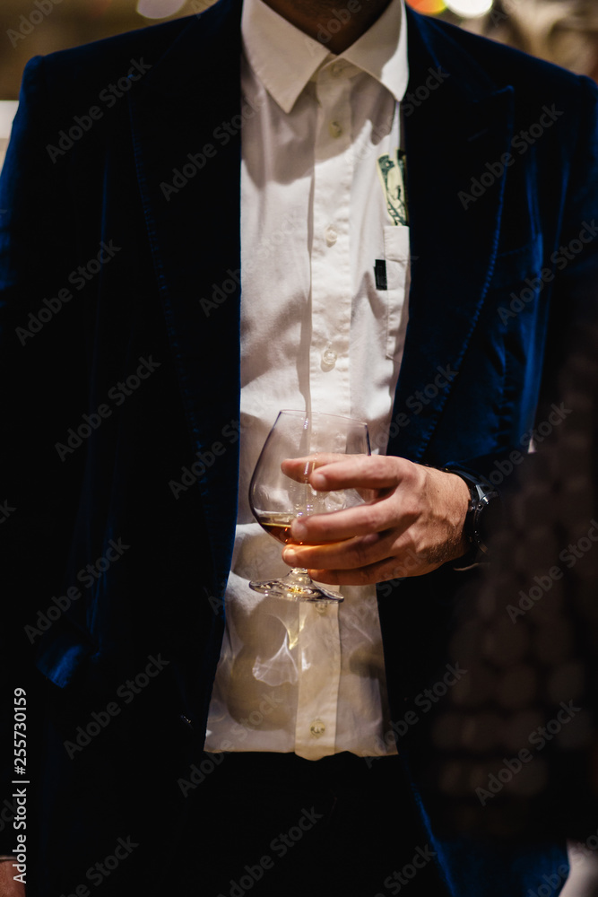 Obraz premium People standing chatting at a bussiness dinner holding whisky and wine glass tasting and degustating food chef's food