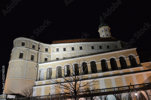 NA  SZLAKU MORAWSKIM - PAŁAC NOCĄ - MIKULOV photo