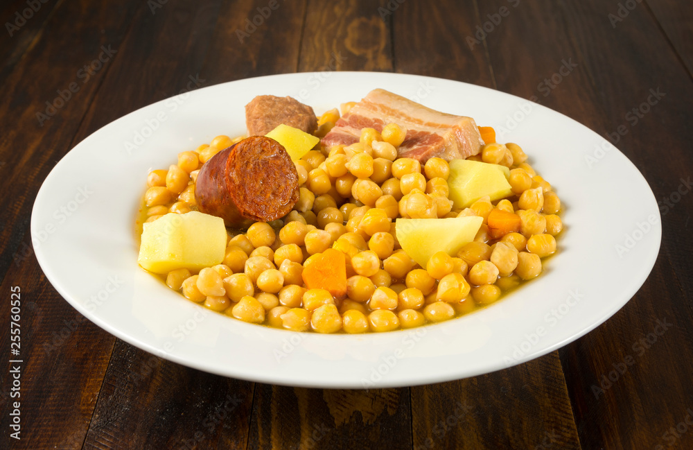 Cocido de garbanzos, gastronomía española Cocido de garbanzos, gastronomía española