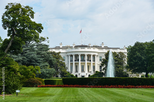 White House with lawn and fountain