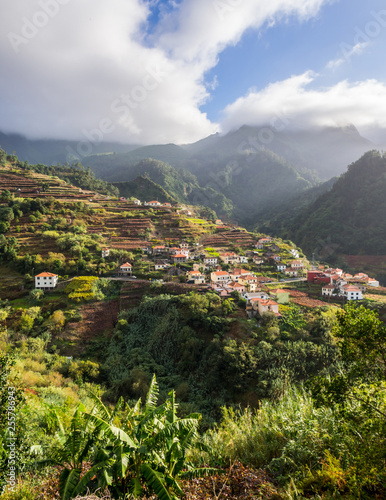 Obraz na płótnie Houses and landscape on the Madeira island, Portugal w salonie