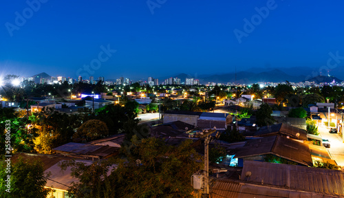 Ciudad de noche Santigo de Chile 