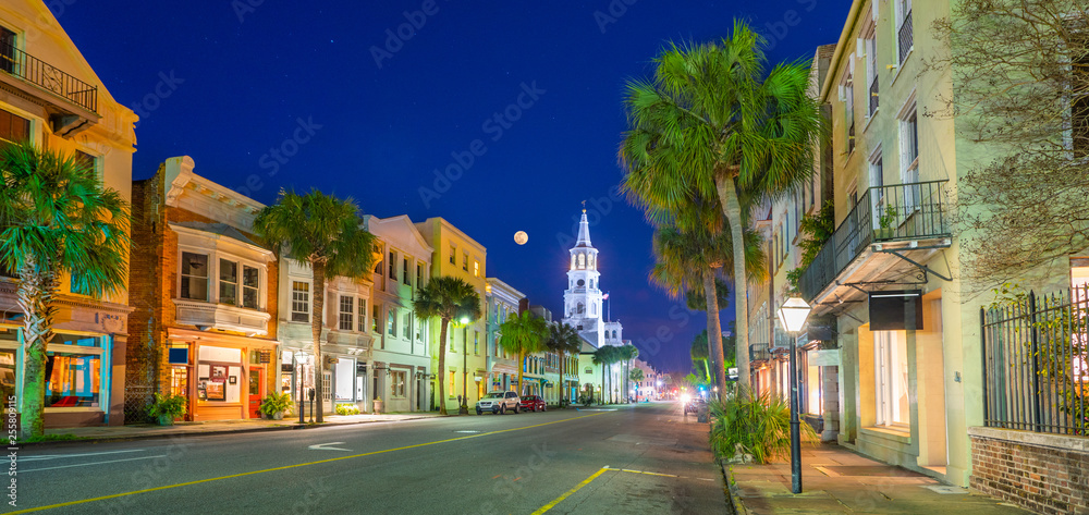 Naklejka premium Broad Street Panorama w Charleston, Karolina Południowa, USA