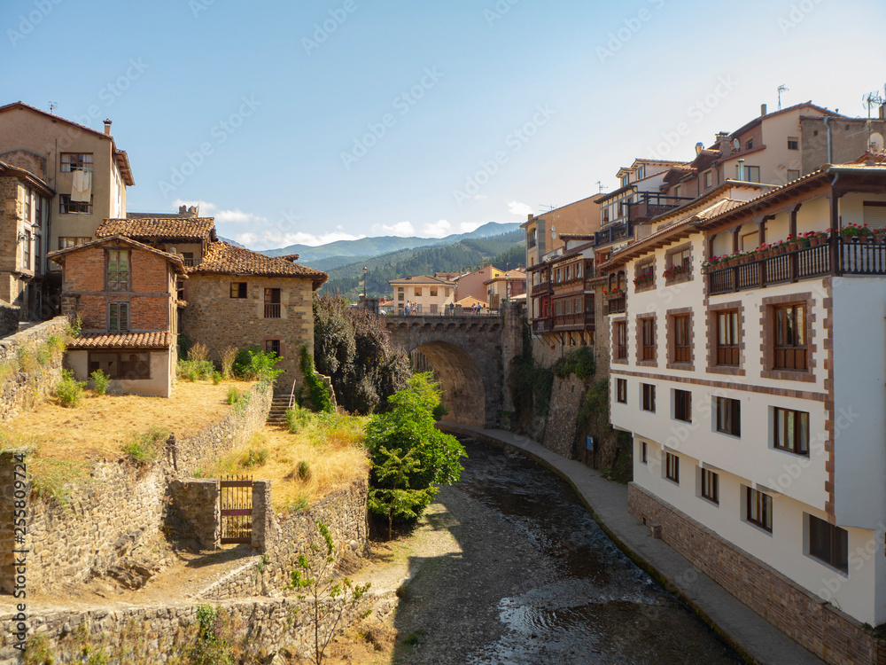 Vistas del pueblo de Potes en Asturias, verano de 2018