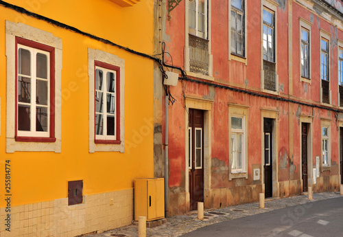 Colorful houses of Lagos old town © Arseniy Krasnevsky