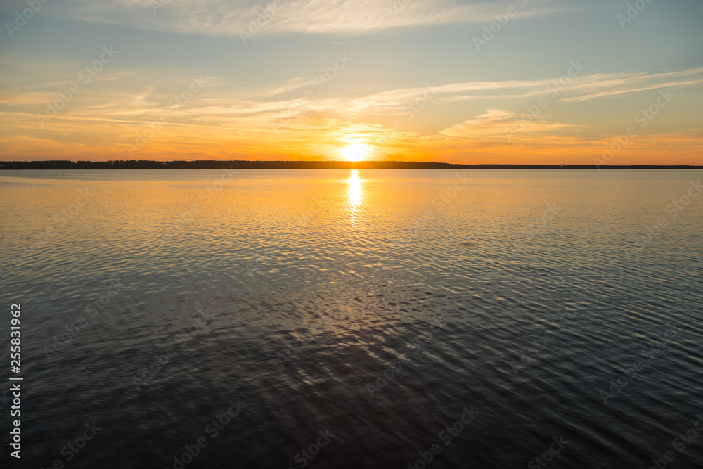 Obraz premium sunset on the lake
