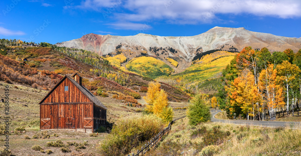 Autumn barn on Last Dollar Road near Telluride - Golden Aspen