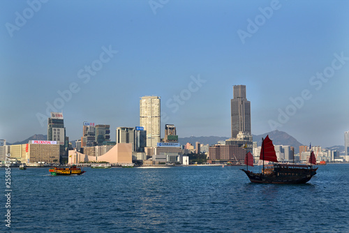Junk boat in Hong Kong Victoria Harbour © Elton