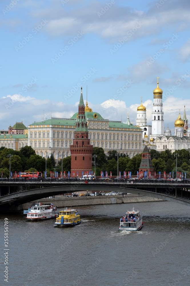 View of the Moscow Kremlin and the Big Stone bridge